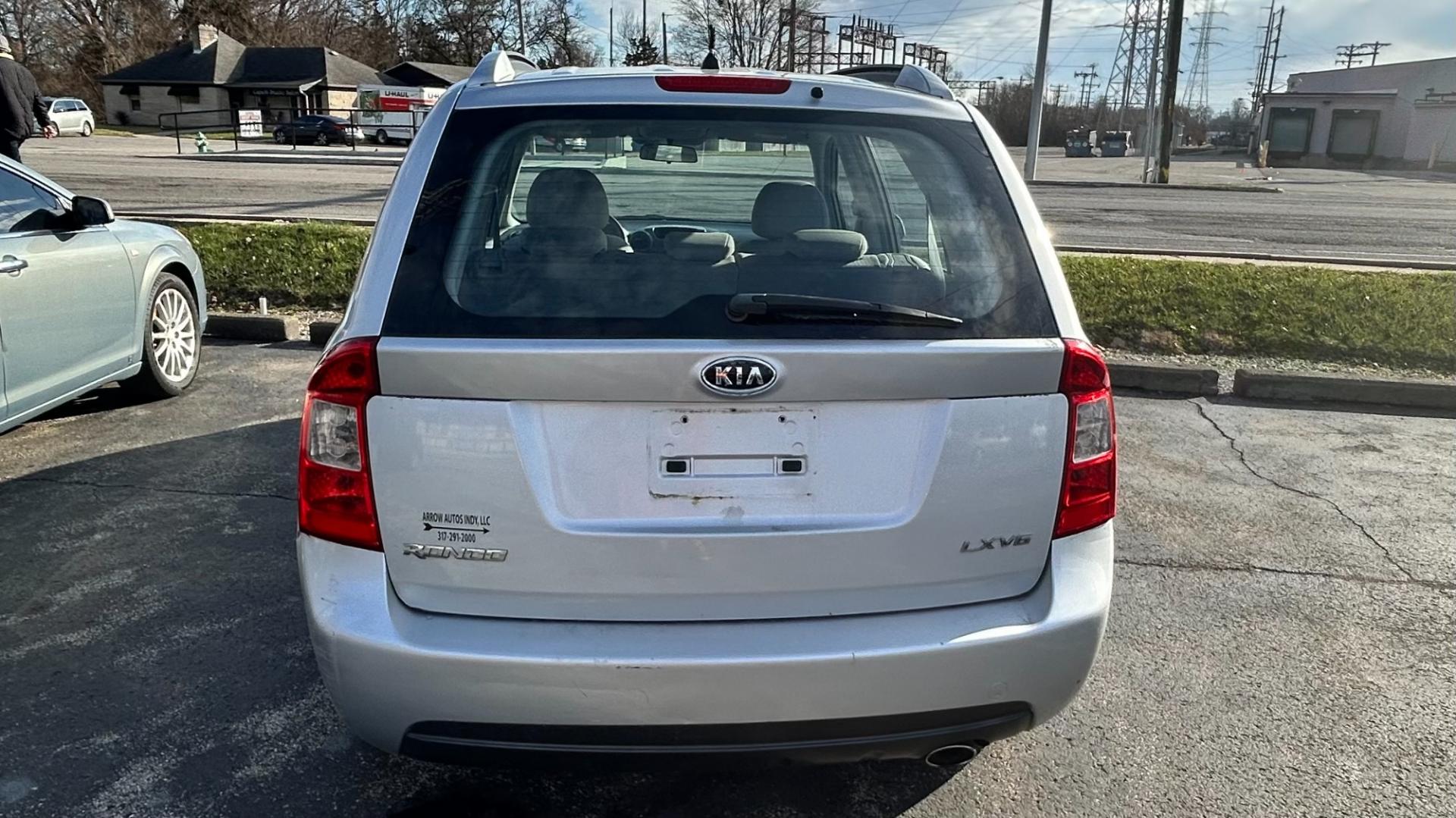 2007 Silver /GRAY Kia Rondo (KNAFG526877) , located at 2710A Westlane Rd., Indianapolis, IN, 46268, (317) 291-2000, 39.885670, -86.208160 - Photo#1